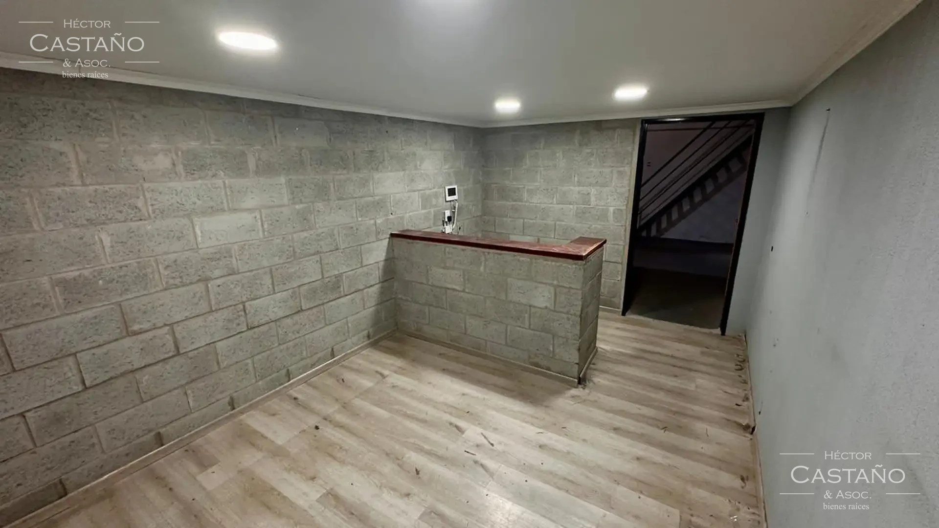 Villa Adelina - Importante galpón en Villa Adelina - Excelente Ubicación con oficinas y  depósito
