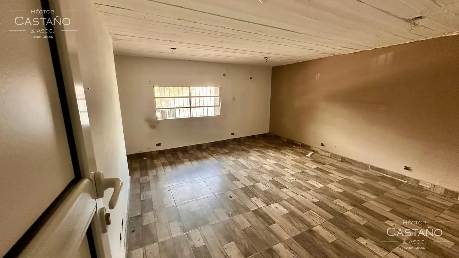 Villa Adelina - Importante galpón en Villa Adelina - Excelente Ubicación con oficinas y  depósito