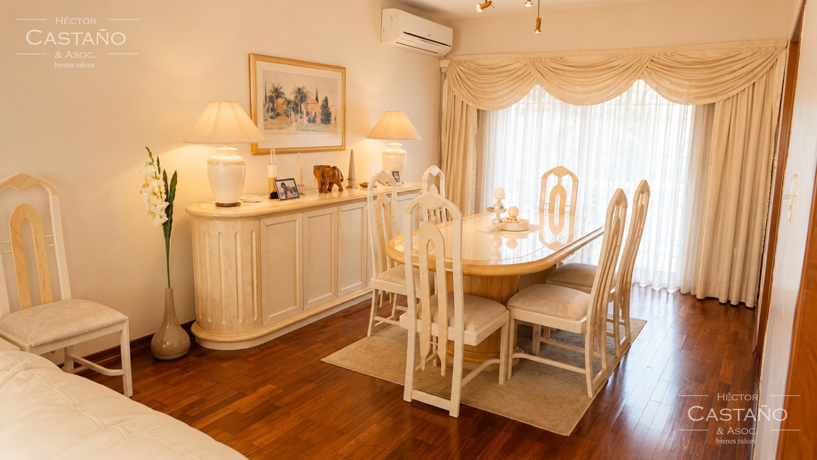 Florida - Muy cerca de estación Dr. Cetráncolo FFCC Bme Mitre Ramal Mitre. Sobre lote de 260m2, Muy lindo chalet en 2 plantas 6 ambientes mas dependencia. Jardín con piscina ,