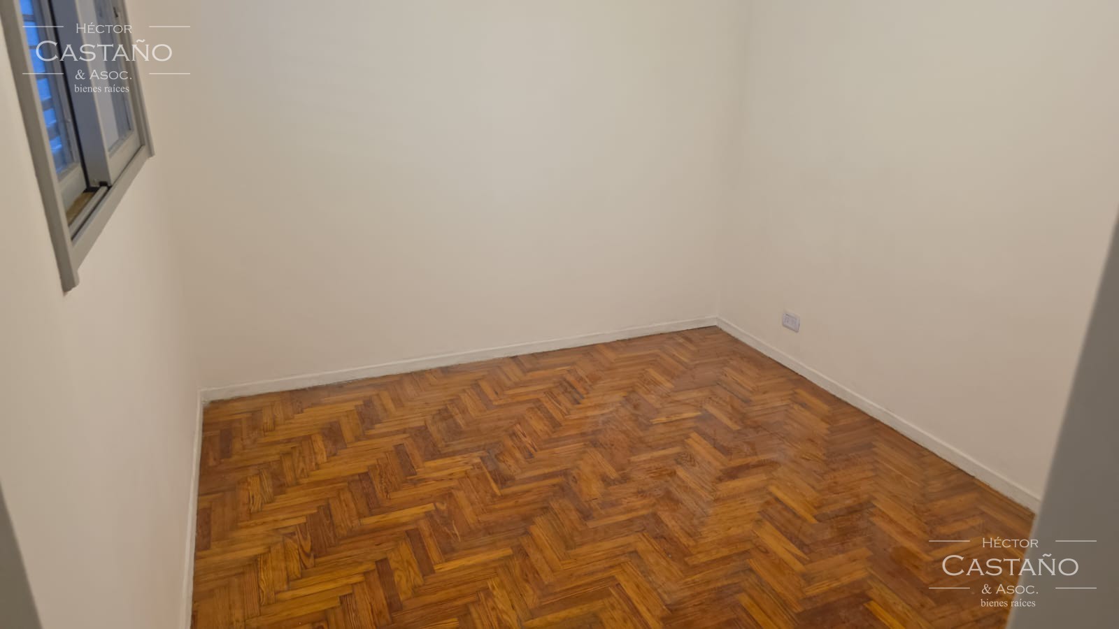 OLIVOS Departamento de 2 ambientes 1er piso por escalera.