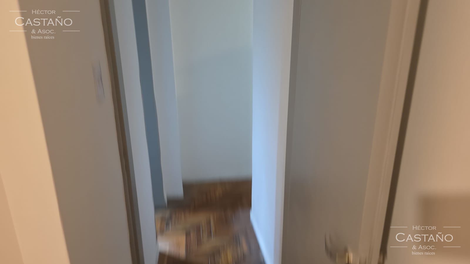 OLIVOS Departamento de 2 ambientes 1er piso por escalera.