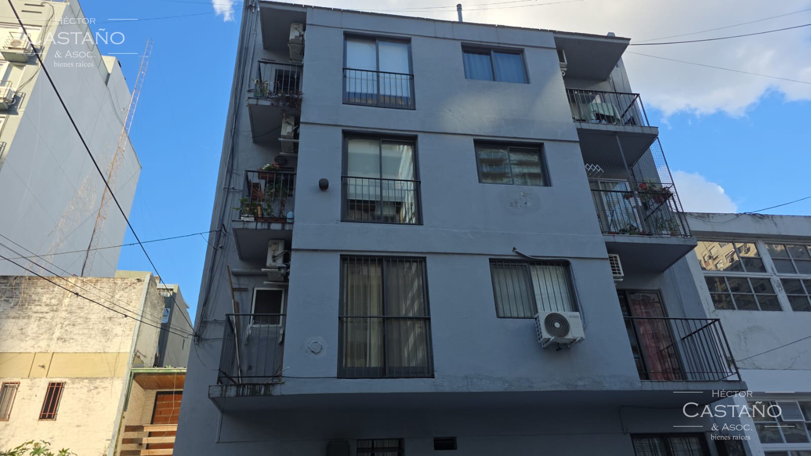 OLIVOS Departamento de 2 ambientes 1er piso por escalera.