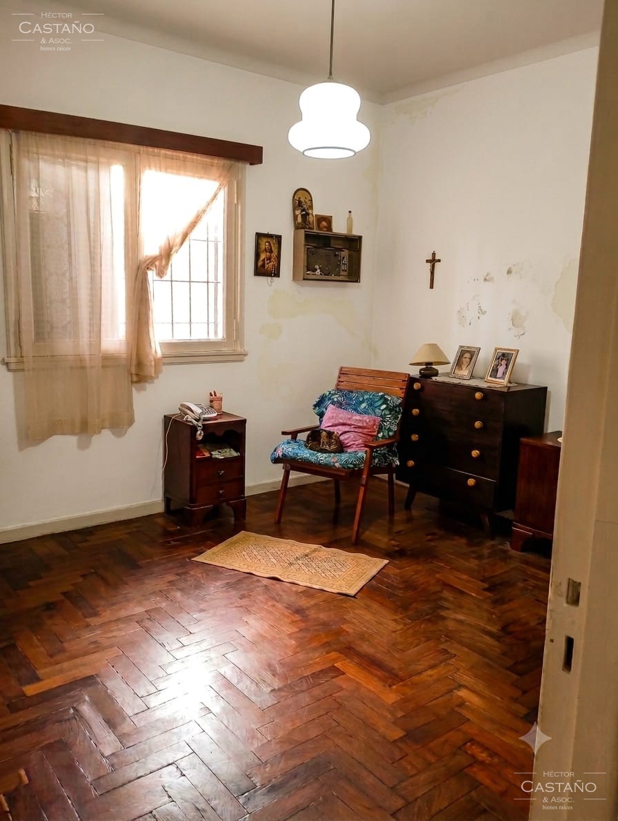 PH bien iluminado de 3 Ambientes con Patio - Sobre Avenida Centenario