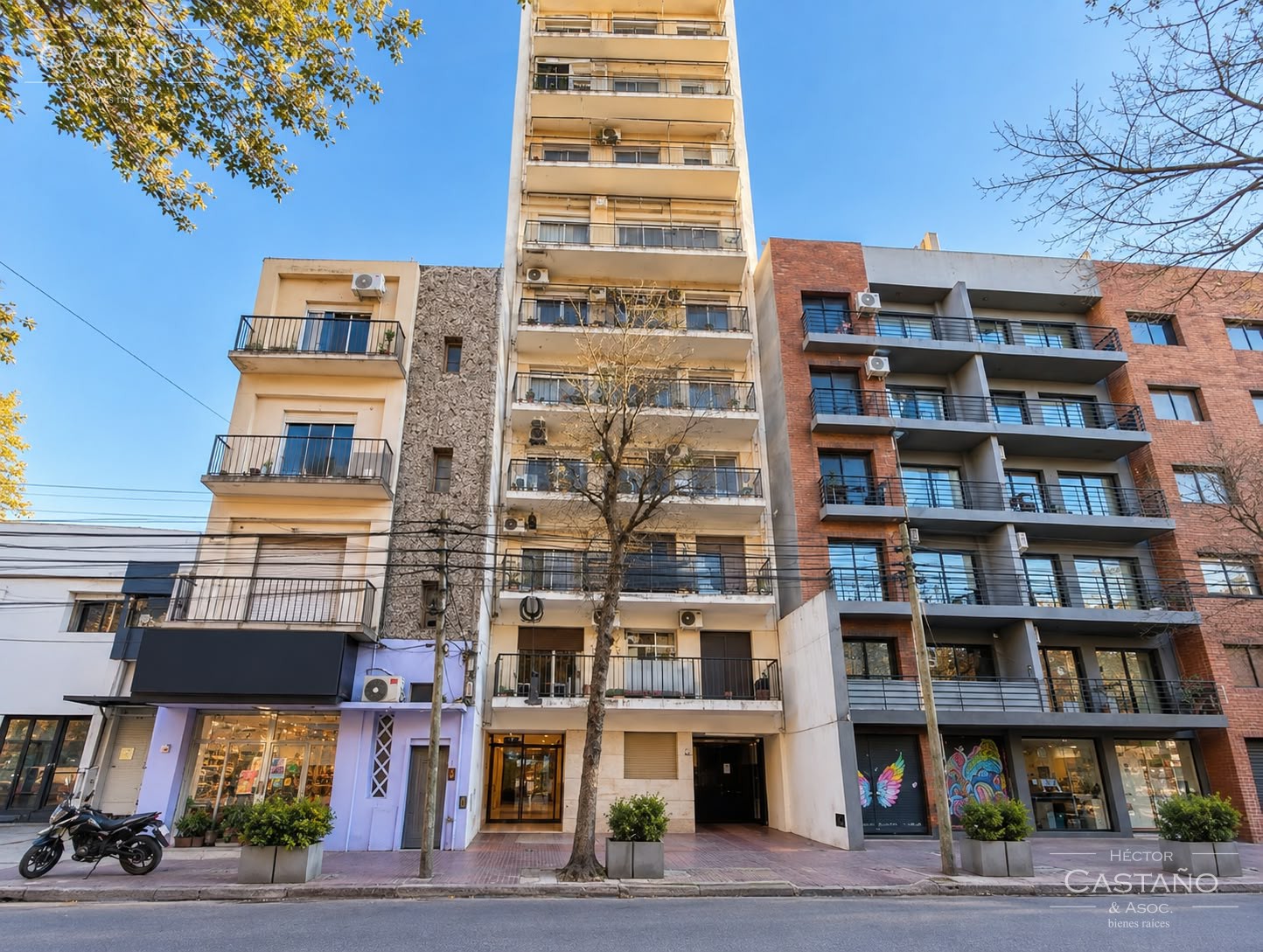 Venta de departamento de 2 ambientes con excelente ubicación sobre Avenida Perón