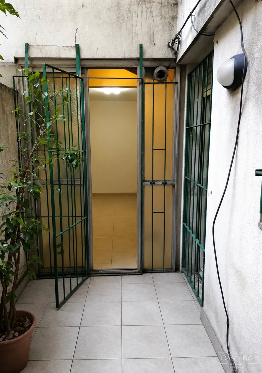 Venta de departamento de 2 ambientes con excelente ubicación sobre Avenida Perón