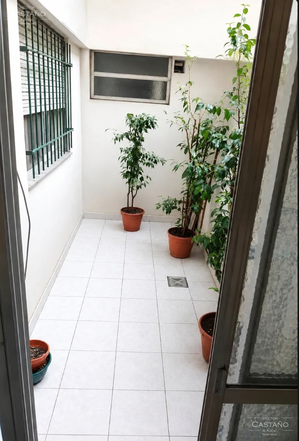 Venta de departamento de 2 ambientes con excelente ubicación sobre Avenida Perón