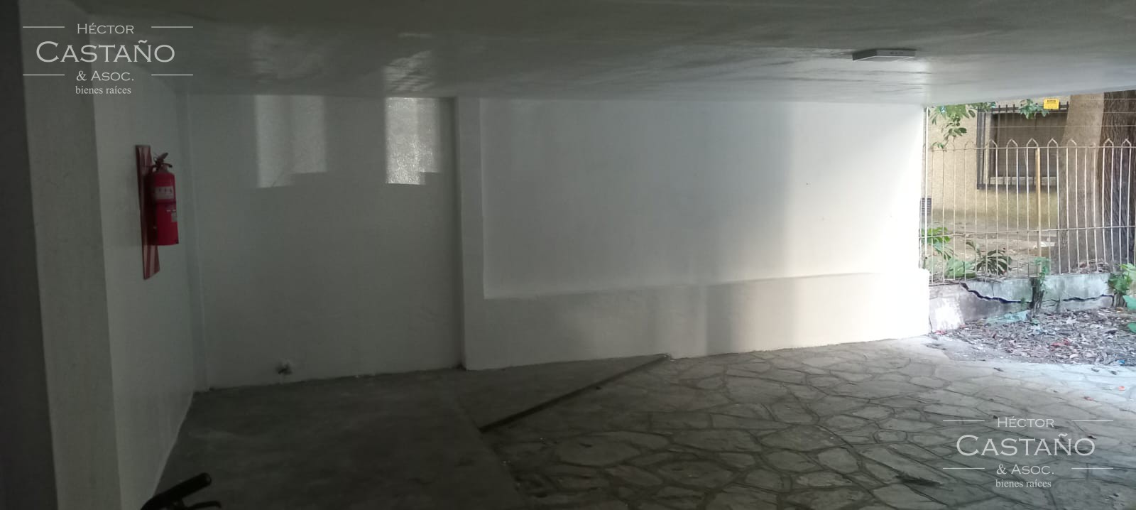 Alquiler de cochera semicubierta en Acassuso - Excelente ubicación
