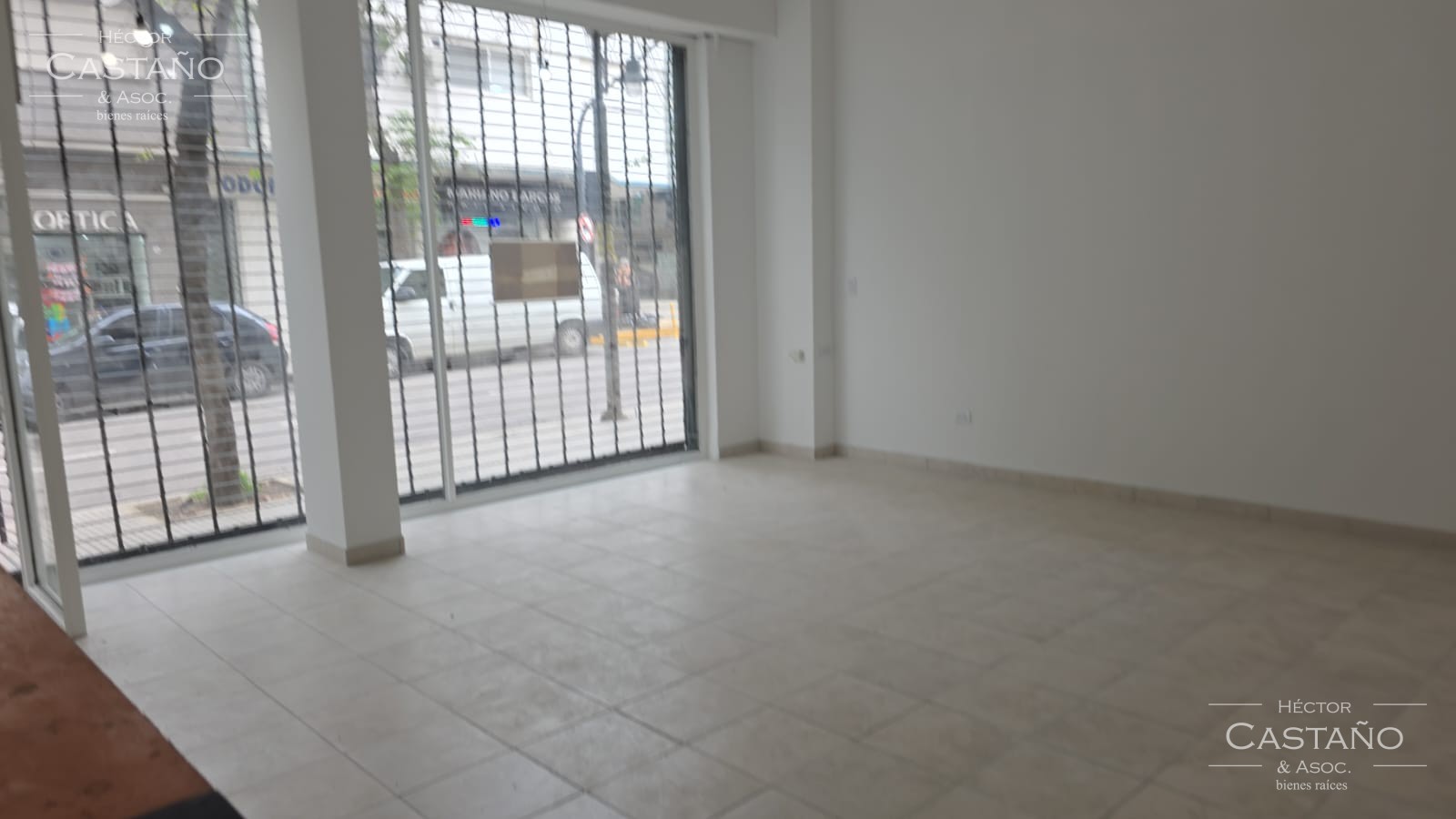 Alquiler de Local Comercial con Amplia Vidriera sobre Gral. José de San Martín, Florida - Vicente López
